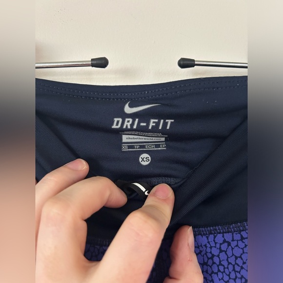 Cropped Nike Dri-Fit Leggings - Picture 2 of 9